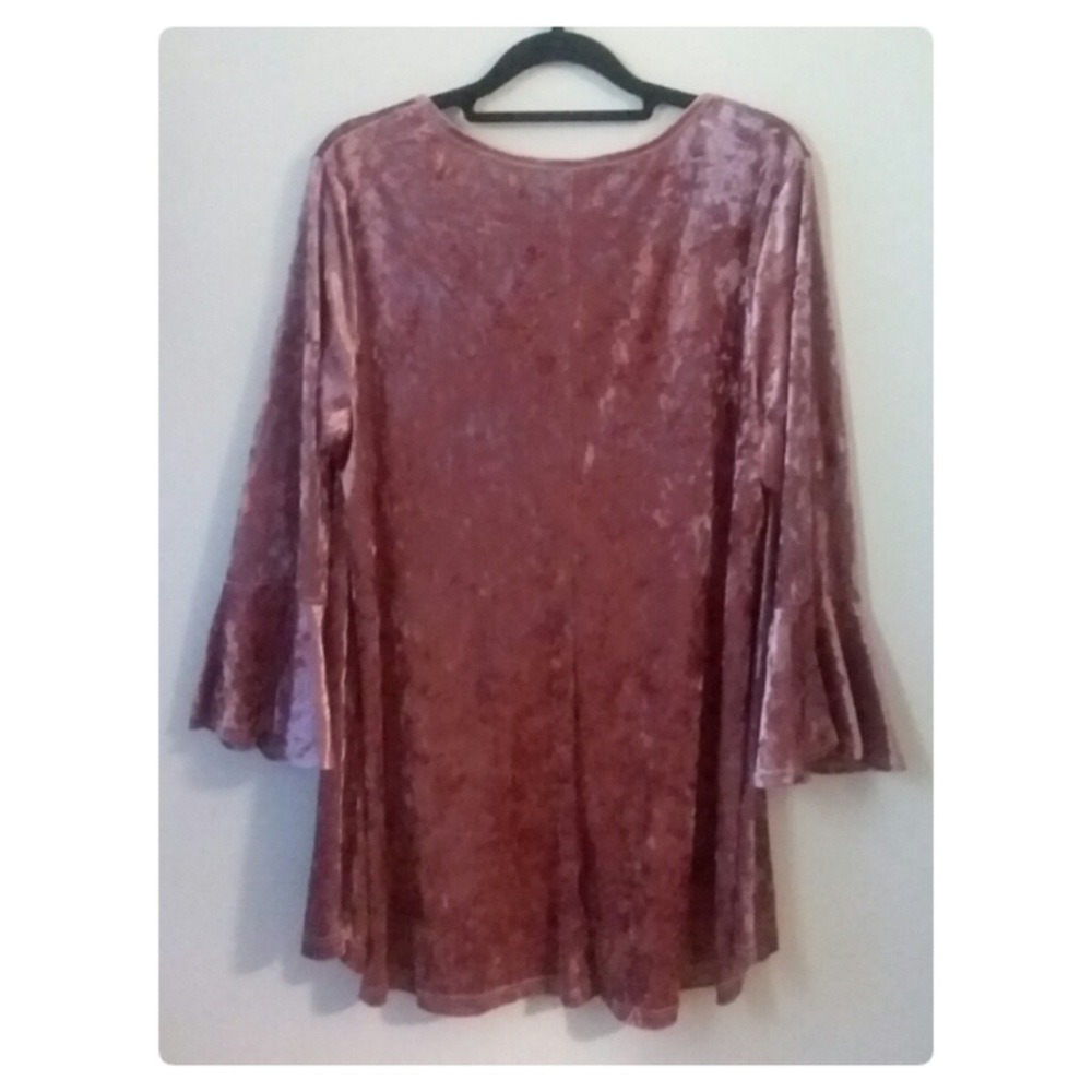 LAST ONE! 🌺2X🌺 PLUS SIZE VELVET MAUVE TOP! - Picture 4 of 6